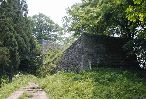 村上城　出櫓跡　修復前の写真