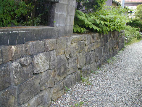 村上城・飯野門跡付近、古峯神社の石垣