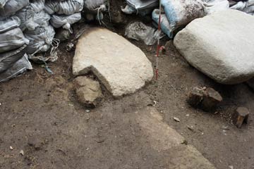村上城・黒門跡から検出された礎石